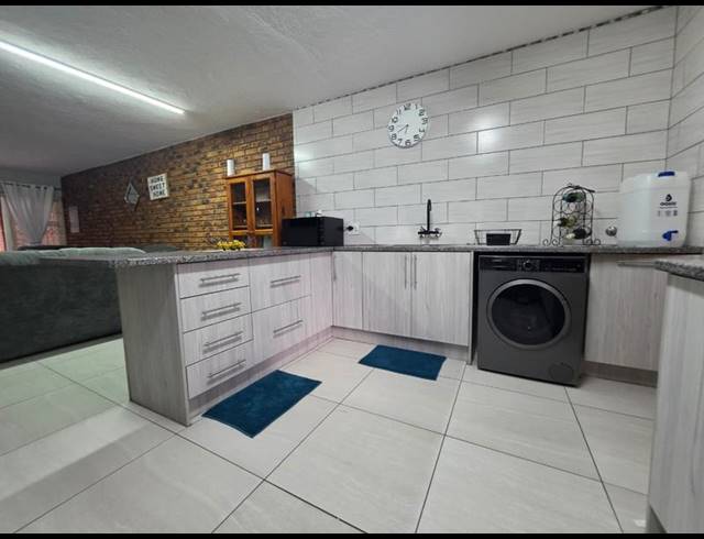 2 BEDROOM TOWNHOUSE FOR SALE IN BRACKENHURST